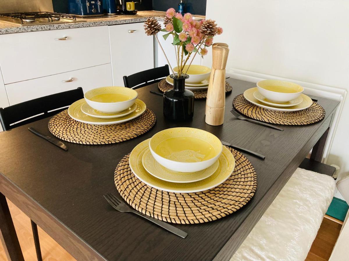 Jungle Escape, City Apartment With Parking & Terrace 체스터 외부 사진