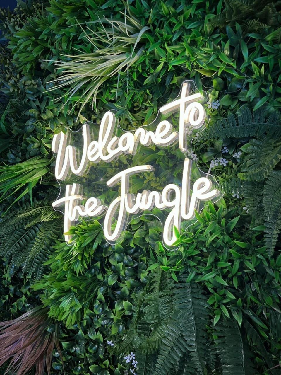 Jungle Escape, City Apartment With Parking & Terrace 체스터 외부 사진
