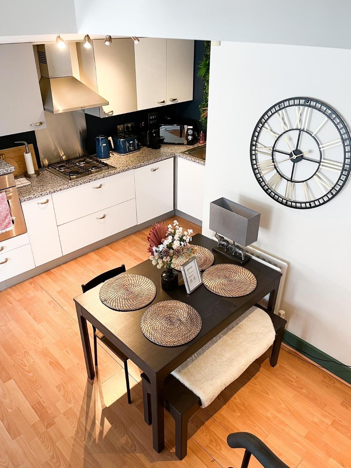 Jungle Escape, City Apartment With Parking & Terrace 체스터 외부 사진